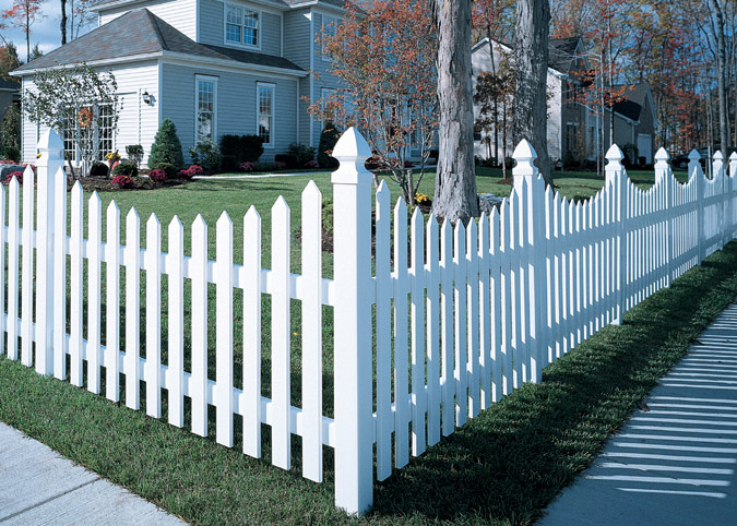 scalloped concave white pvc fence installed in Wauwatosa