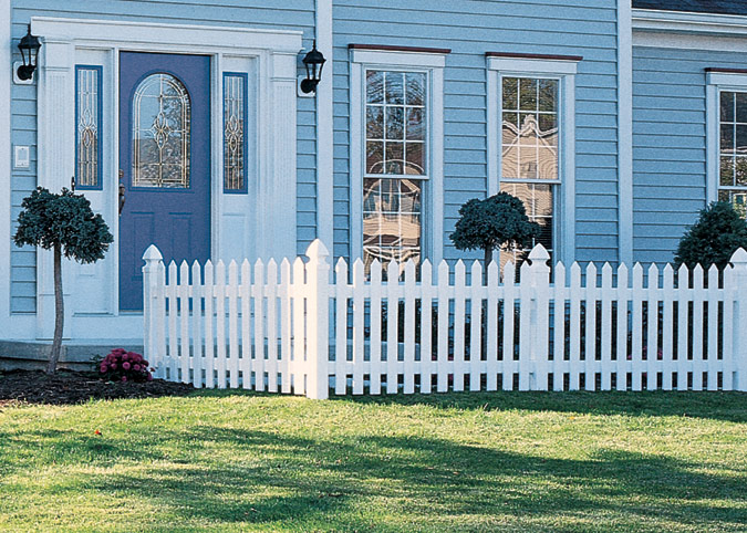 traditional style pvc picket fence installed in Milwaukee