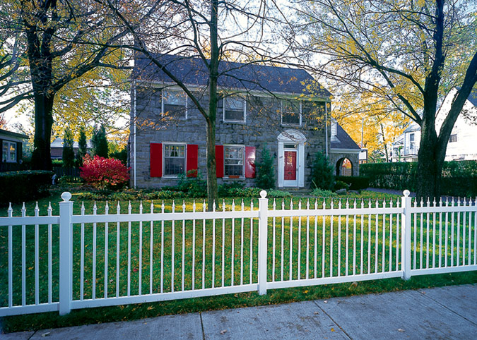 classic vinyl picket fence installation in Shorewood